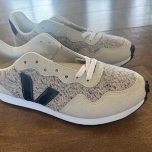 Veja Off-White Sneakers with Black Details